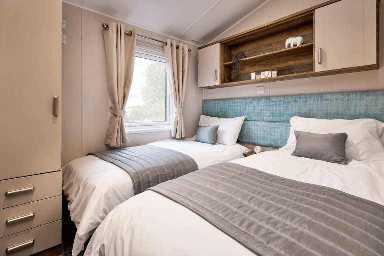 The Sheraton - Twin Bedroom